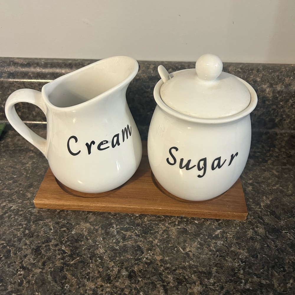 Chic White Cream and Sugar Set with Tray